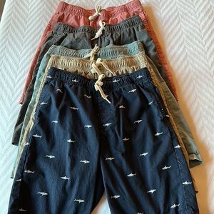 Set a five Old Navy boys size 14–16 elastic waist drawstring shorts.